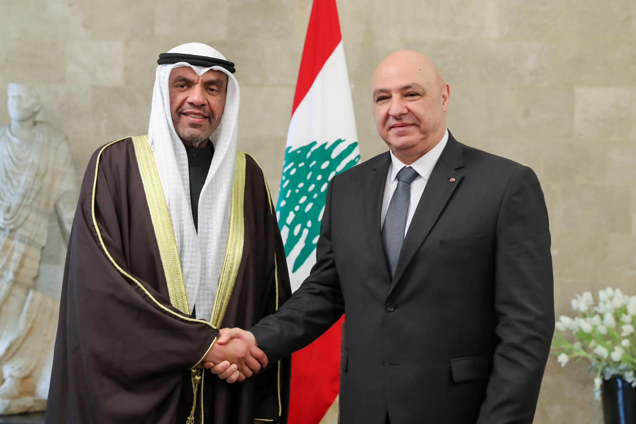 رئيس الجمهورية مستقبلا وزير خارجية الكويت والامين العام لمجلس التعاون الخليجي